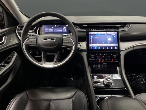 Used 2023 Jeep Grand Cherokee Limited w/ Luxury Tech Group II image 5