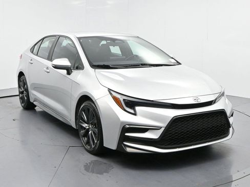 Used 2023 Toyota Corolla SE FWD image 2