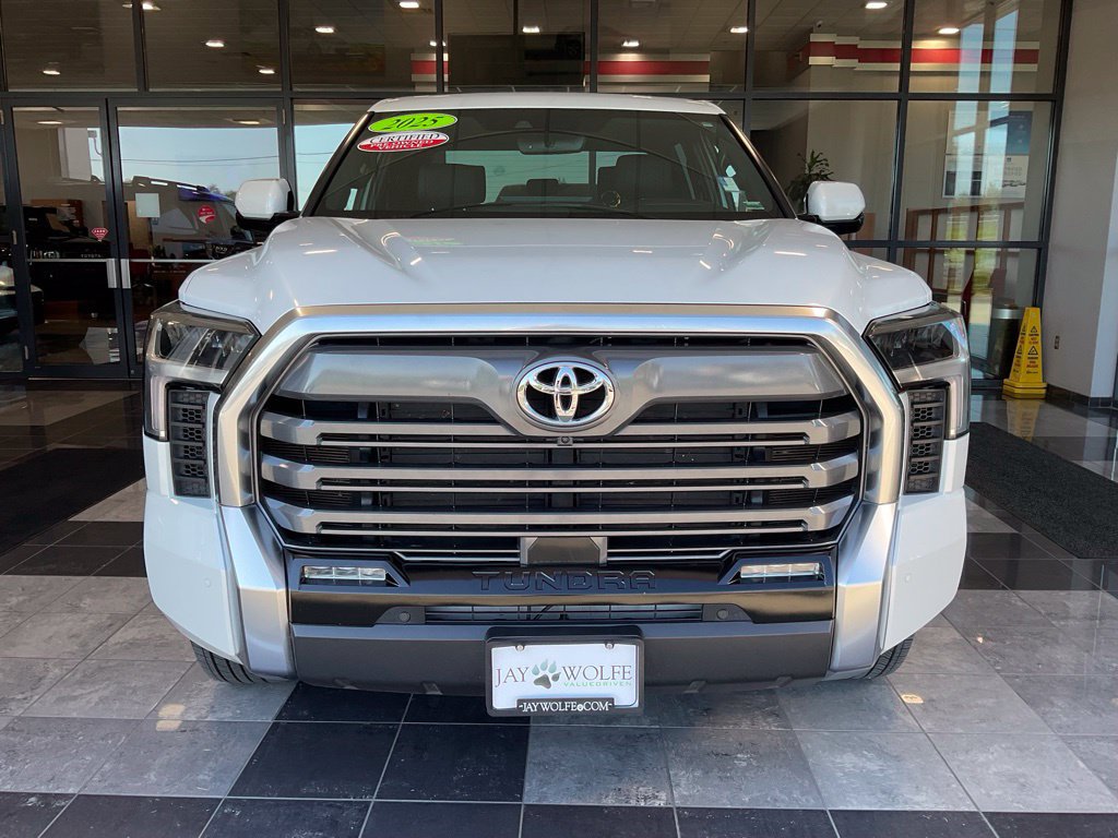 Used 2025 Toyota Tundra Limited AWD/4WD image 2