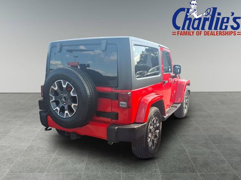 Used 2017 Jeep Wrangler Sahara w/ Dual Top Group AWD/4WD image 4