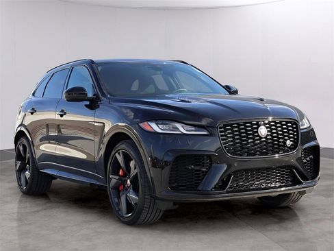 Used 2022 Jaguar F-PACE SVR image 3