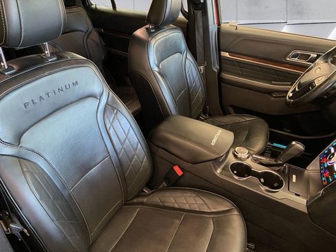 Used 2019 Ford Explorer Platinum image 14