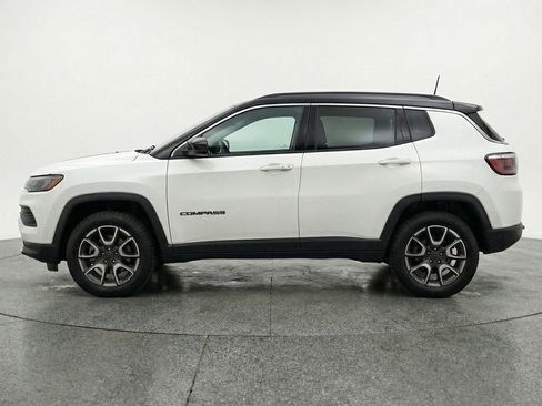 Used 2025 Jeep Compass Trailhawk image 5