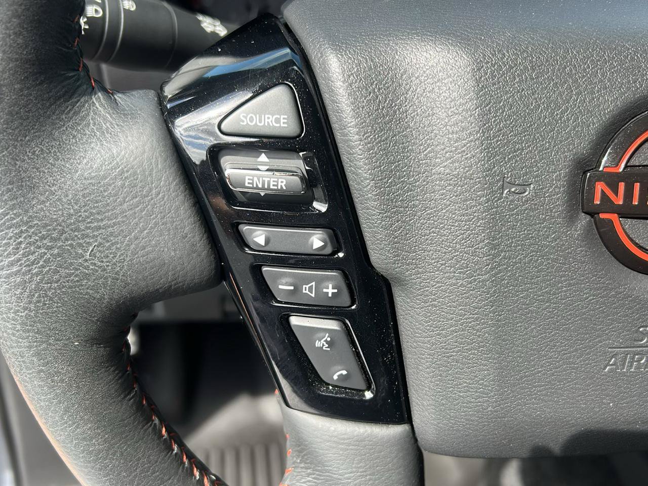 Used 2023 Nissan Frontier PRO-4X w/ Pro-4X Premium Package AWD/4WD image 18