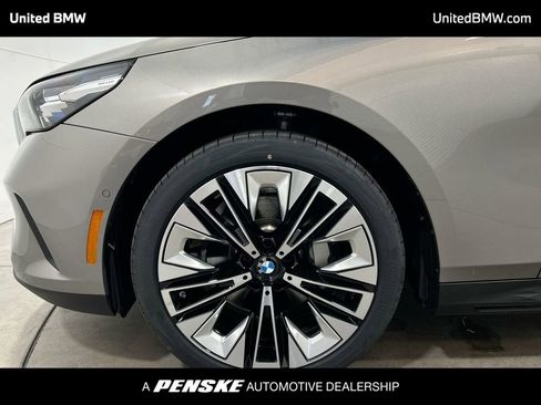 Used 2025 BMW 530i w/ Premium Package image 10