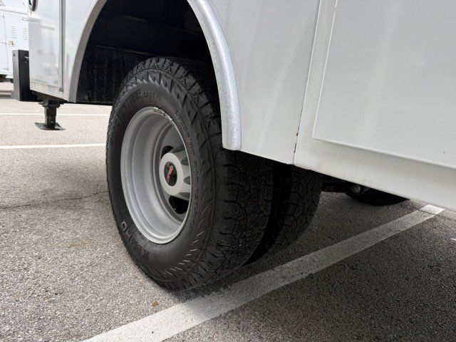 Used 2021 GMC Sierra 3500 4x4 Crew Cab w/ Convenience Package image 19