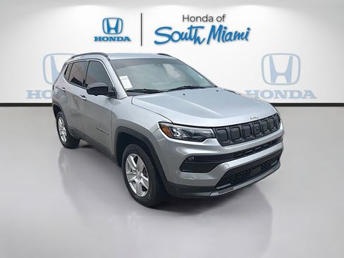 Used 2022 Jeep Compass Latitude w/ Convenience Group AWD/4WD image 1