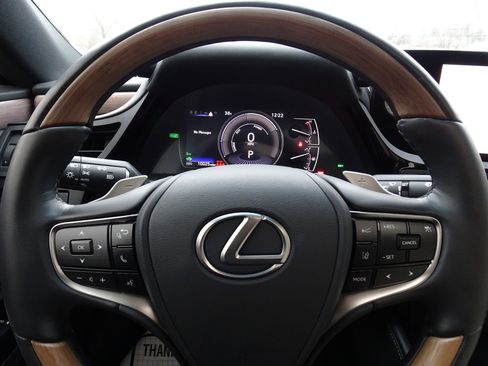 Used 2024 Lexus ES 300h Ultra Luxury w/ Accessory Package (Z1) image 15