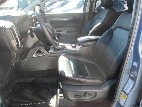 Used 2025 Ford Ranger Lariat w/ FX4 Off-Road Package AWD/4WD image 13