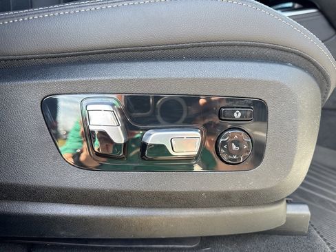 Used 2022 BMW X5 M50i w/ Executive Package image 33