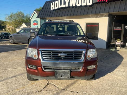 Used 2010 Ford Explorer XLT image 2