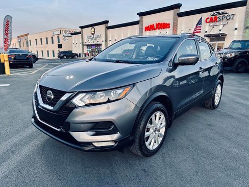 Used 2020 Nissan Rogue Sport SV w/ Technology Package image 2