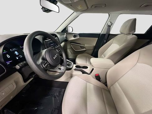 Certified 2025 Kia Soul LX image 20