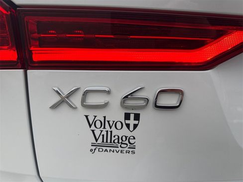 Certified 2025 Volvo XC60 B5 Plus image 8