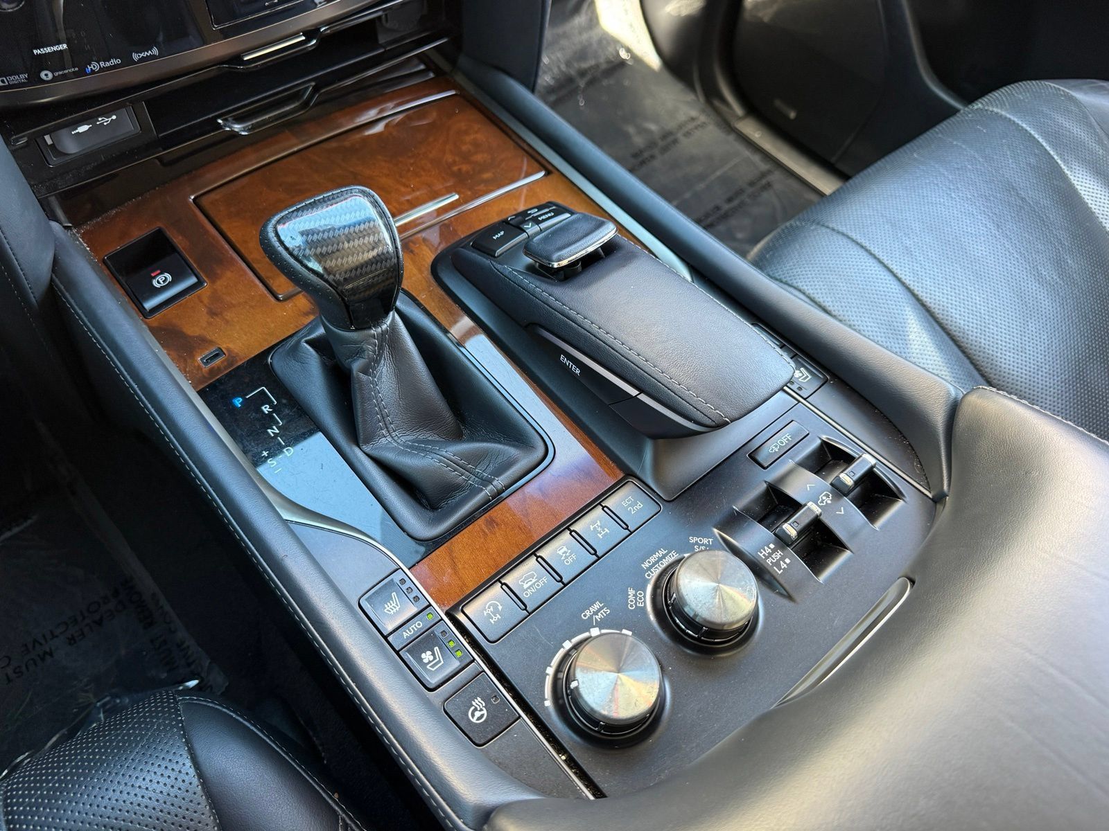 Used 2019 Lexus LX 570 4WD w/ Luxury Package image 28