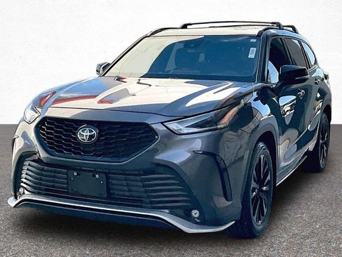 Used 2023 Toyota Highlander XSE image 4