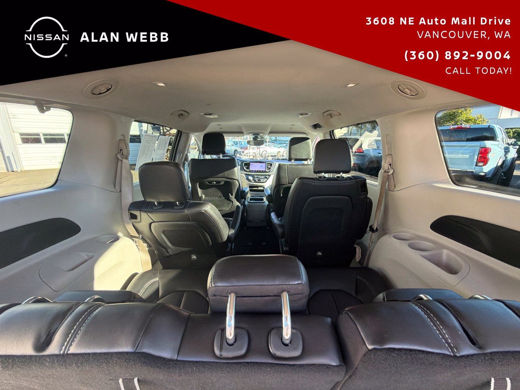 Used 2023 Chrysler Pacifica Touring-L FWD image 31