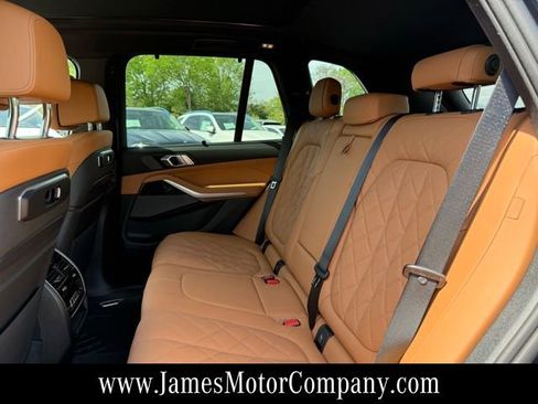 Used 2025 BMW X5 xDrive40i w/ Executive Package image 16