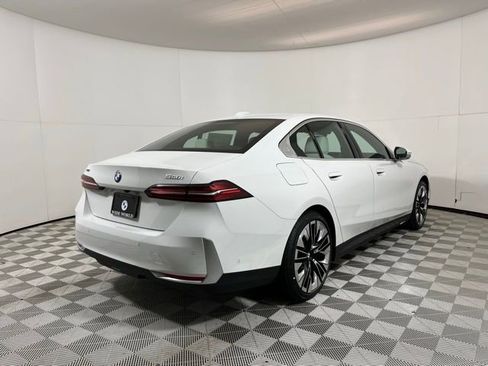 Used 2025 BMW 530i xDrive w/ Premium Package image 7