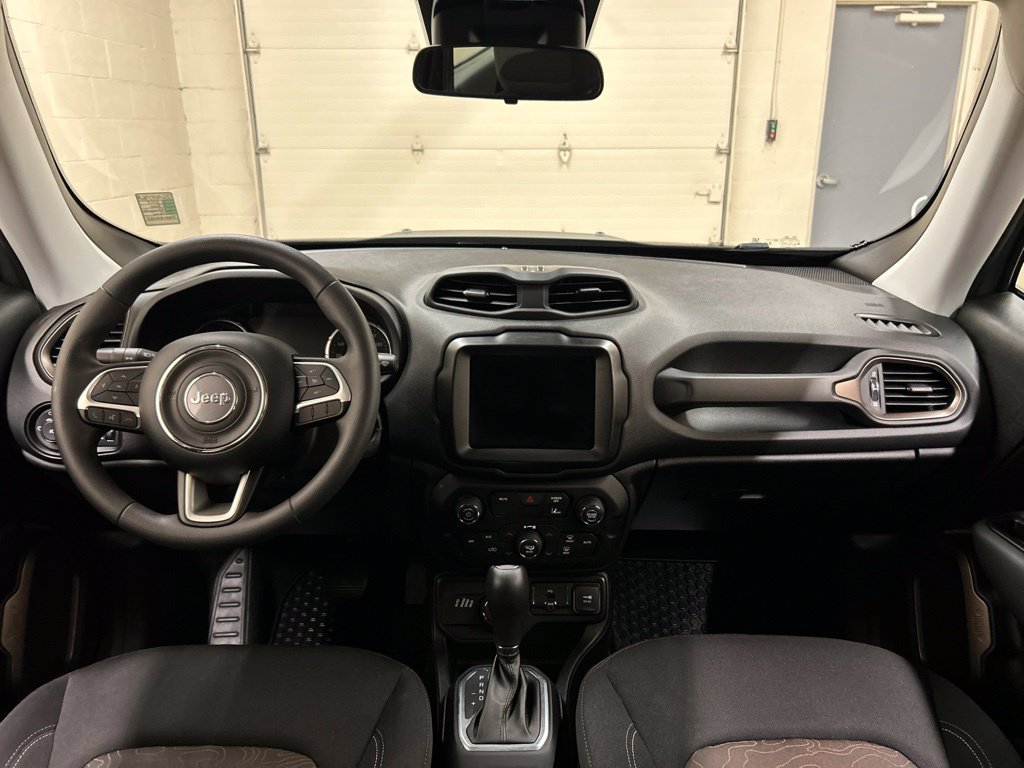 Used 2023 Jeep Renegade Latitude AWD/4WD image 20