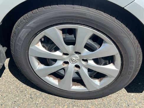 Used 2021 Toyota Corolla LE FWD image 15