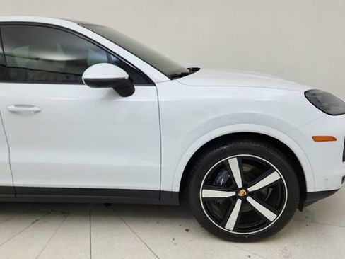 Used 2025 Porsche Cayenne Coupe AWD/4WD image 7