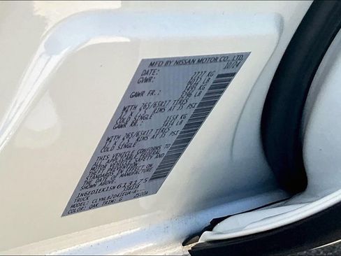 Used 2025 Nissan Frontier SV image 14