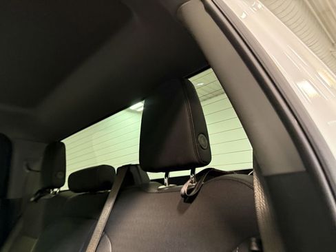 Used 2025 Chevrolet Silverado 1500 LT image 9