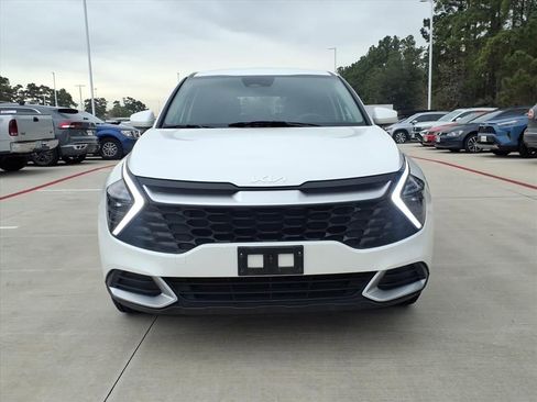 Used 2024 Kia Sportage LX image 3