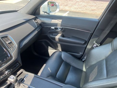 Used 2020 Volvo XC90 T6 Momentum AWD/4WD image 12