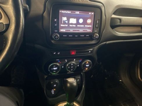 Used 2017 Jeep Renegade Limited image 18