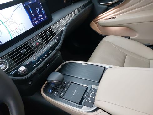 Used 2021 Lexus LS 500 500 Base w/ Accessory Package (Z2) image 27