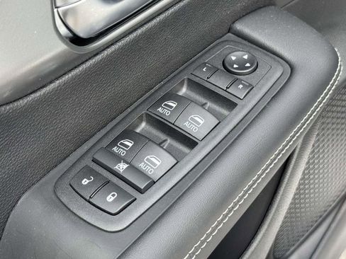 New 2026 Chrysler Pacifica Select image 27