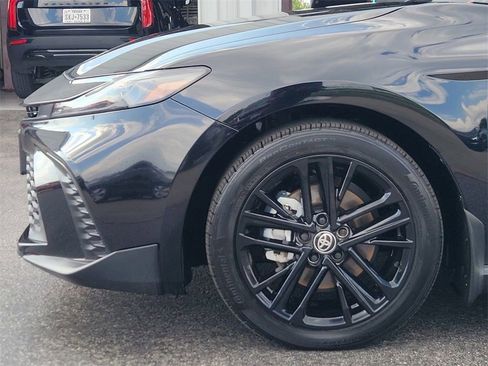 Used 2025 Toyota Camry SE image 8