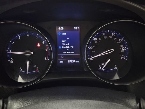 Used 2020 Toyota C-HR Limited FWD image 11