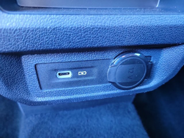 Certified 2023 Volkswagen Tiguan SE R-Line FWD image 12
