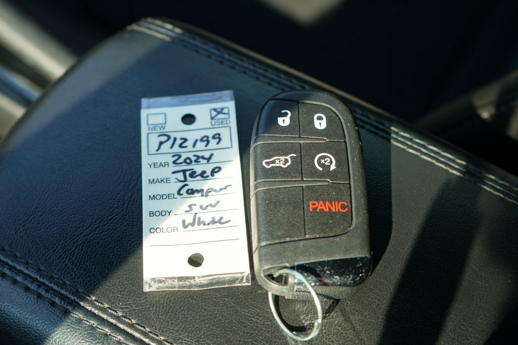 Used 2024 Jeep Compass Trailhawk AWD/4WD image 29