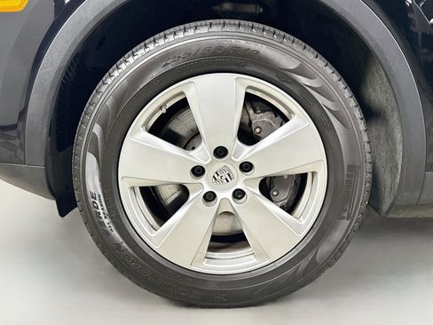 Certified 2023 Porsche Cayenne AWD/4WD image 29