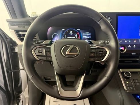 Used 2025 Lexus GX 550 w/ Accessory Package (2T) AWD/4WD image 34