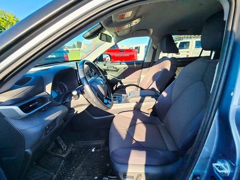 Used 2020 Toyota Highlander LE AWD/4WD image 17