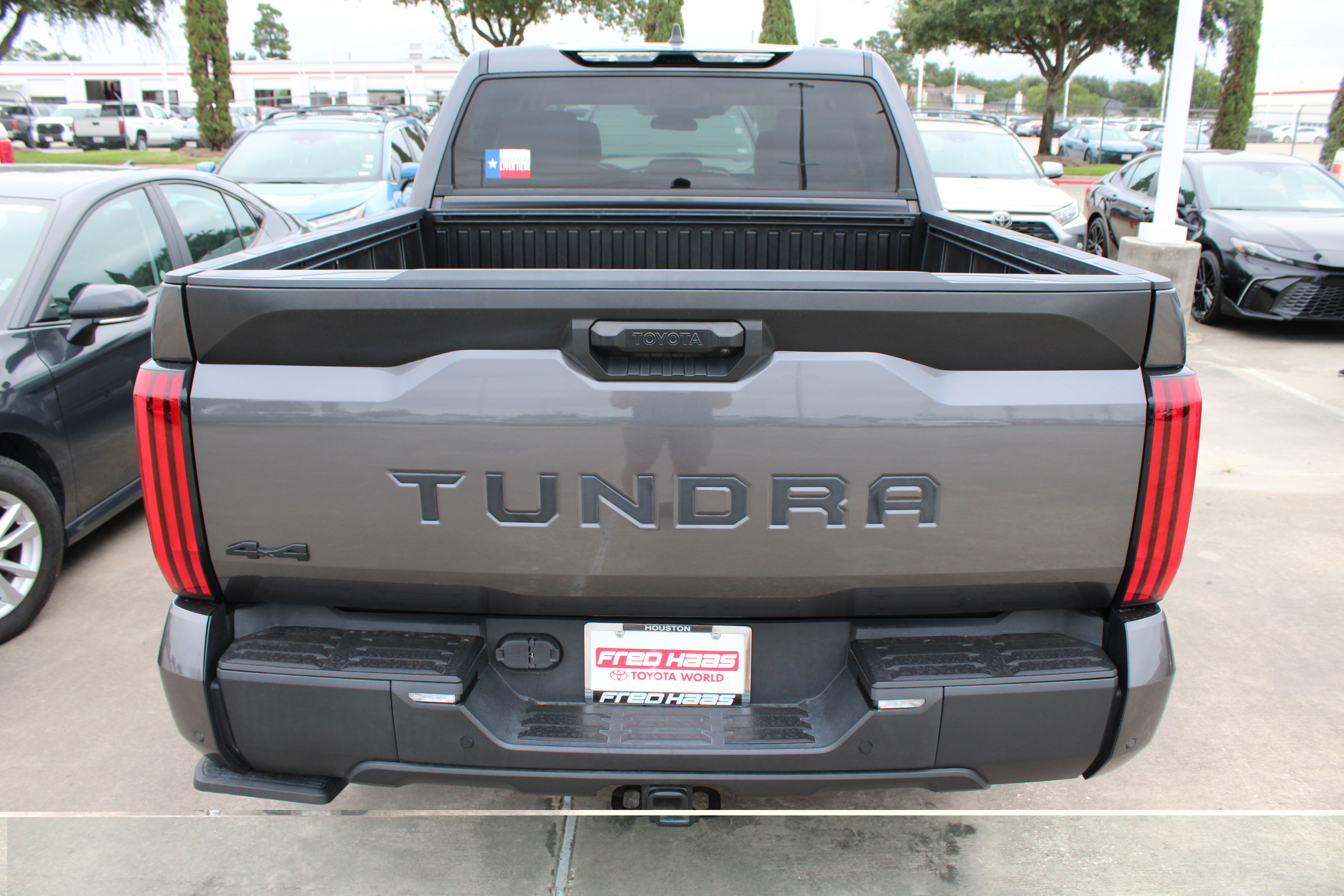 Used 2023 Toyota Tundra SR5 w/ SR5 Convenience Package AWD/4WD image 7