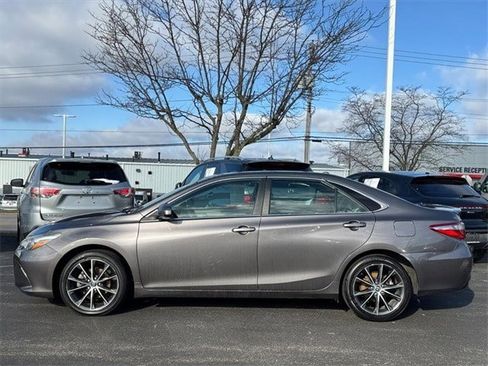 Used 2015 Toyota Camry XSE image 3