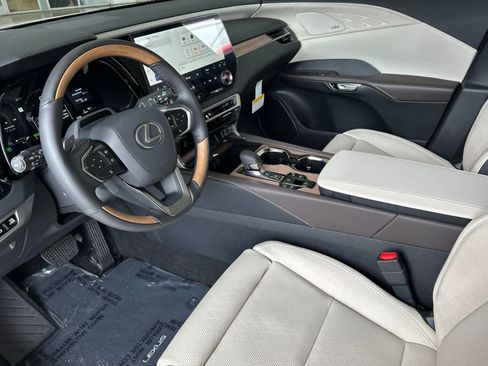 New 2026 Lexus RX 450h Luxury image 11
