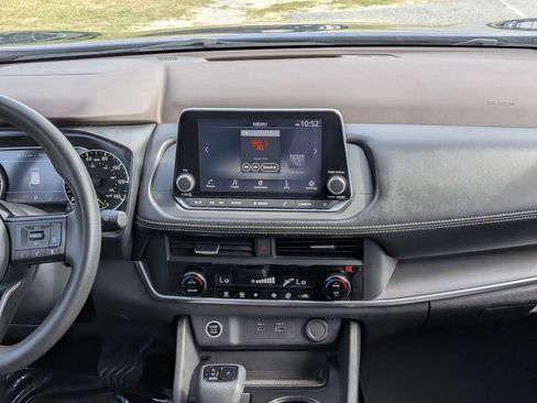 Used 2023 Nissan Rogue SV AWD/4WD image 18