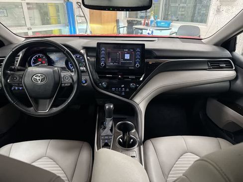Used 2022 Toyota Camry SE image 17