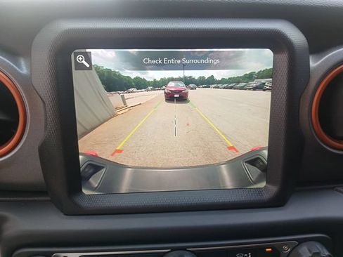 Used 2023 Jeep Gladiator Mojave w/ Cold Weather Group AWD/4WD image 36