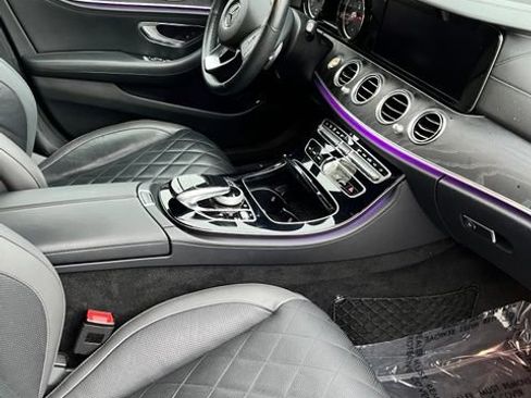 Used 2017 Mercedes-Benz E 300 4MATIC image 3