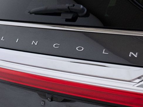 Used 2018 Lincoln Navigator Reserve w/ Technology Package image 16