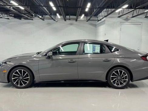 Used 2022 Hyundai Sonata Limited FWD image 2