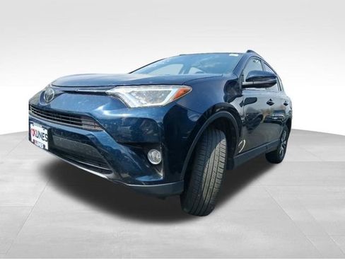 Used 2018 Toyota RAV4 XLE image 4